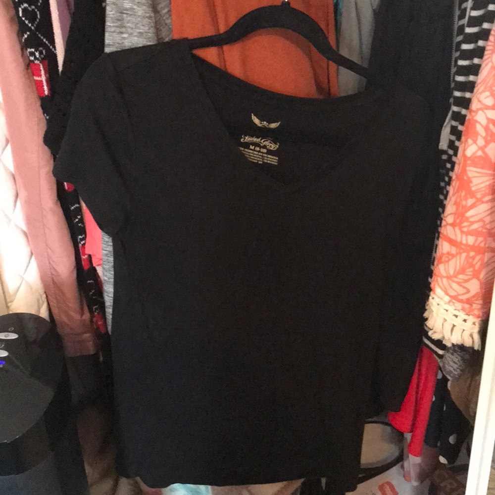 Short sleeve black top